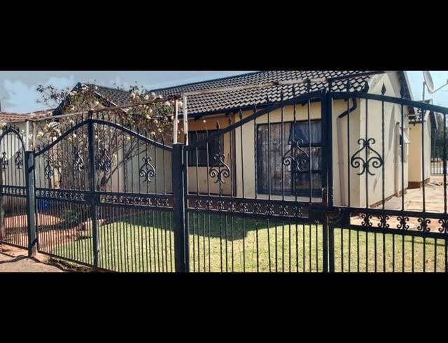 4 BEDROOM HOUSE FOR SALE IN VOSLOORUS EXT